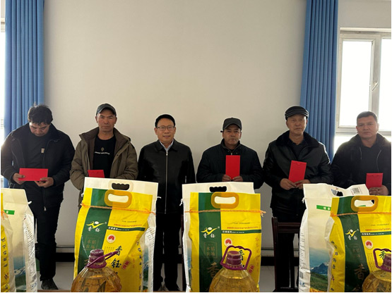 天山藥業(yè)黨支部書記焦龍赴巴楚子公司 慰問(wèn)困難員工及開(kāi)展安全檢查