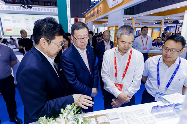 天山藥業(yè)參加第90屆中國國際醫(yī)藥原料藥/中間體/包裝/設(shè)備交易會第88屆全國藥品交易會